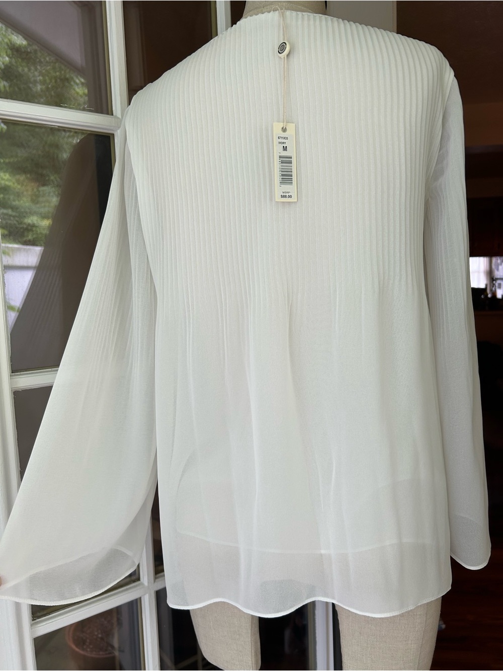 Max Studio Ivory Pleated Chiffon Tunic Blouse new with tags medium. - Picture 4 of 12